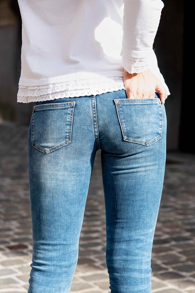 Street fashion picture black and blue skinny slim jeans for woman